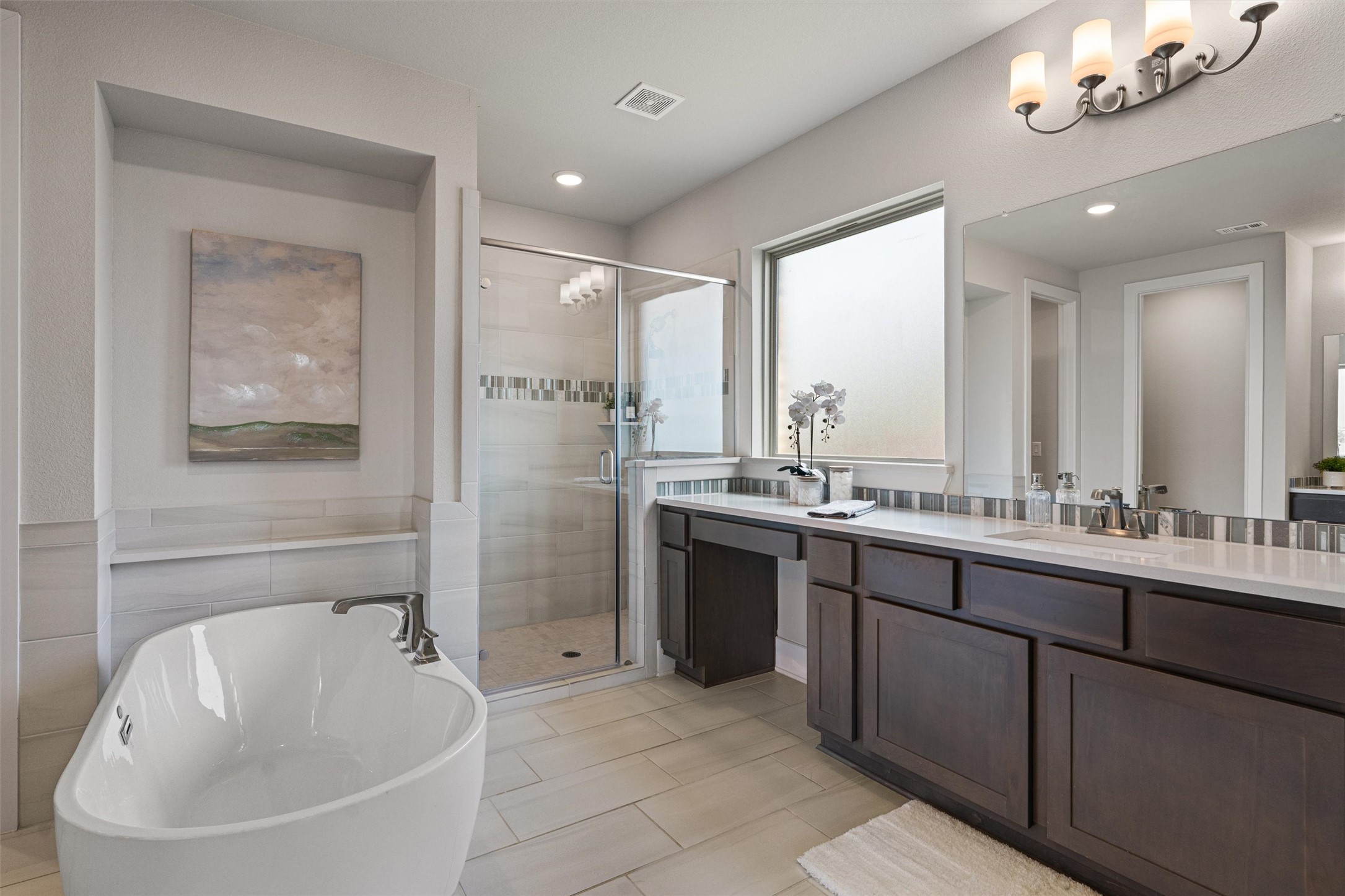 108 Rio Vista Drive Georgetown, TX 78626 - Photo 19 of 40 a bathroom with a tub sink and mirror