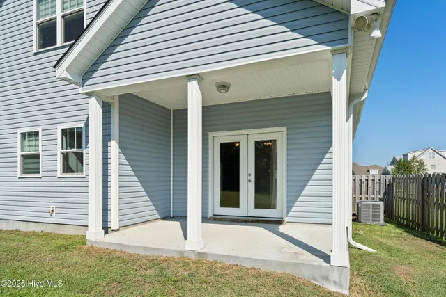 $475,000 | 108 North Lamplighters Walk, Hampstead, NC 28443