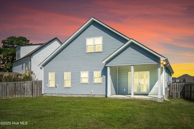 $475,000 | 108 North Lamplighters Walk, Hampstead, NC 28443