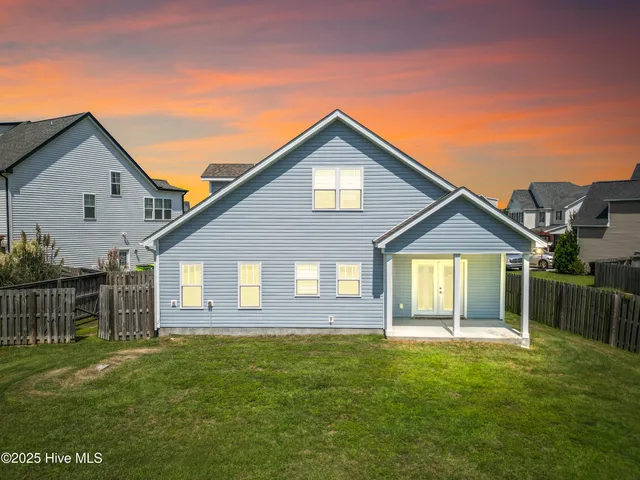 $475,000 | 108 North Lamplighters Walk, Hampstead, NC 28443