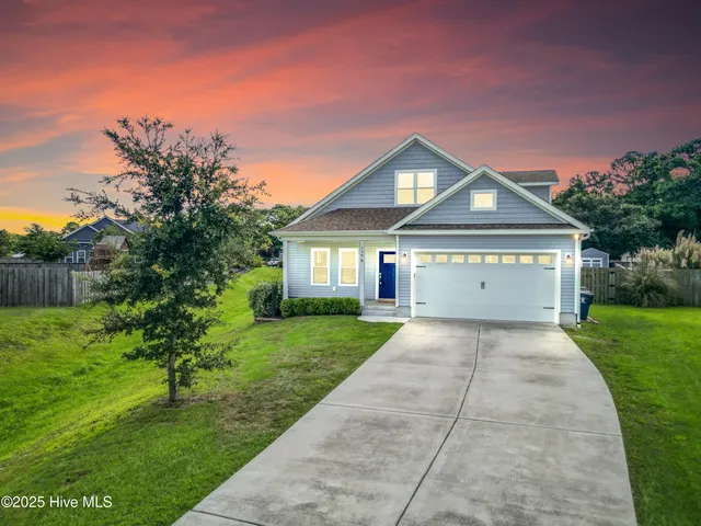 $475,000 | 108 North Lamplighters Walk, Hampstead, NC 28443