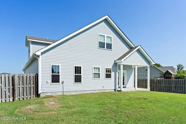 $475,000 | 108 North Lamplighters Walk, Hampstead, NC 28443