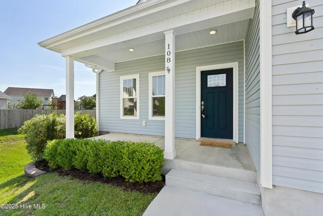 $475,000 | 108 North Lamplighters Walk, Hampstead, NC 28443