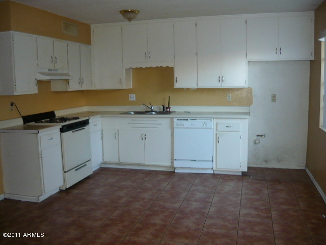 3625 West Ocotillo Road Phoenix, AZ 85019 - Photo 3 of 22 Kitchen
