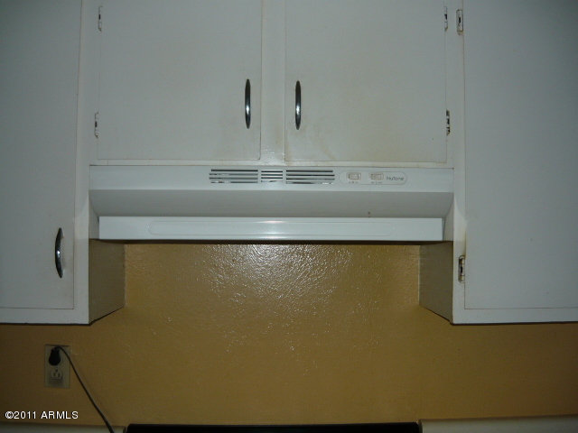 3625 West Ocotillo Road Phoenix, AZ 85019 - Photo 6 of 22 Range Hood