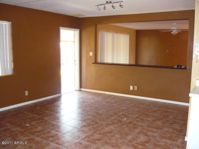 3625 West Ocotillo Road Phoenix, AZ 85019 - Photo 7 of 22 Family room