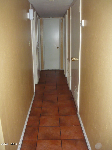 3625 West Ocotillo Road Phoenix, AZ 85019 - Photo 8 of 22 Hallway