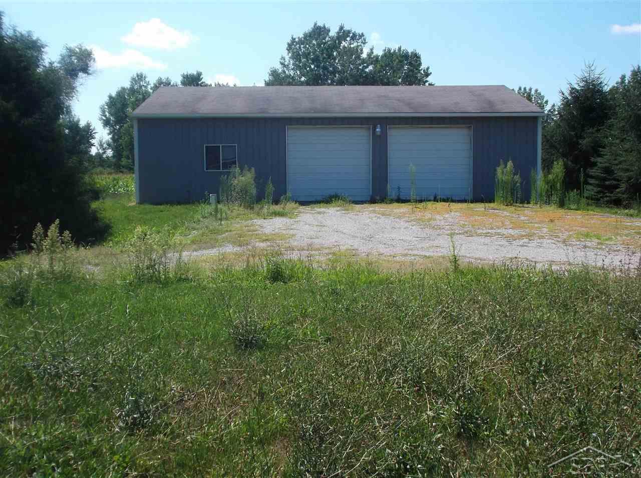 5534 Lobdell Road Mayville, MI 48744 - Photo 12 of 18 31299489-11.JPG