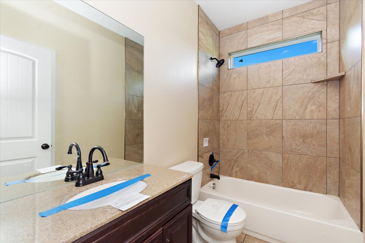 118 East Biggs Road Portland, TN 37148 - Photo 12 of 26 a bathroom with a sink and a bathtub