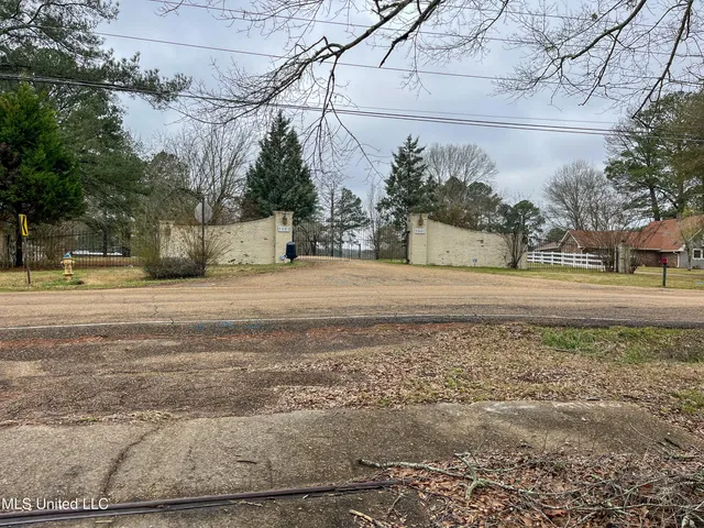 $42,000 | Forest Hill Road, Byram, MS 39272