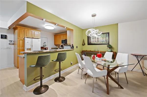 $229,900 | 424 Southeast 10th Street, Unit 104, Dania Beach, FL 33004