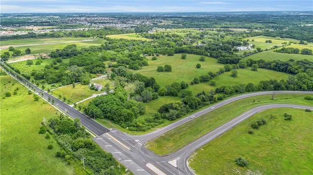 $2,800,000 | 10700 Northeast Reinking Road, Kansas City, MO 64156