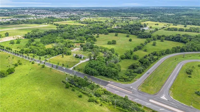 $2,800,000 | 10700 Northeast Reinking Road, Kansas City, MO 64156