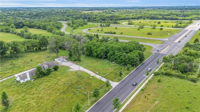 $2,800,000 | 10700 Northeast Reinking Road, Kansas City, MO 64156