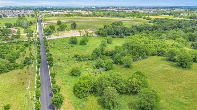 $2,800,000 | 10700 Northeast Reinking Road, Kansas City, MO 64156