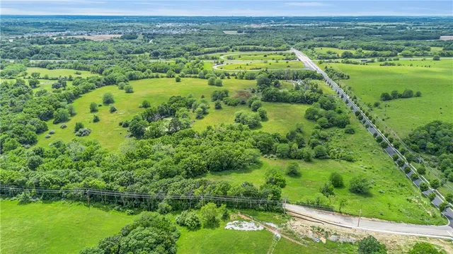 $2,800,000 | 10700 Northeast Reinking Road, Kansas City, MO 64156