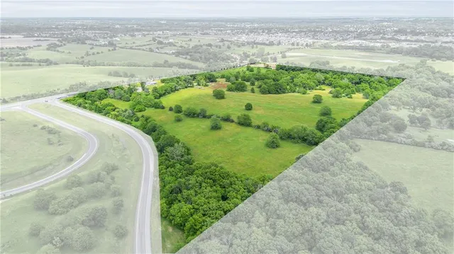 $2,800,000 | 10700 Northeast Reinking Road, Kansas City, MO 64156