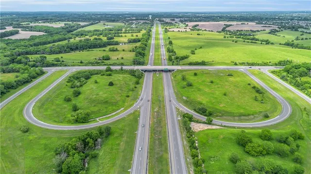 $2,800,000 | 10700 Northeast Reinking Road, Kansas City, MO 64156