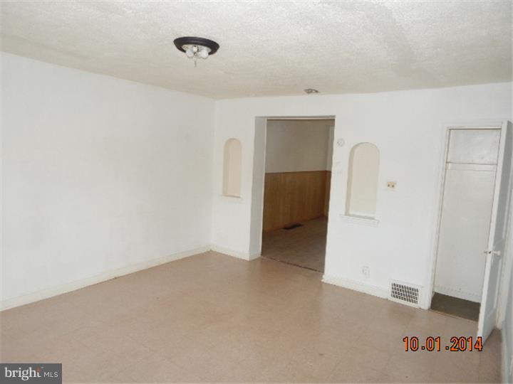 1135 South Merrimac Road Camden, NJ 08104 - Photo 2 of 12