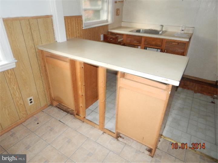 1135 South Merrimac Road Camden, NJ 08104 - Photo 4 of 12