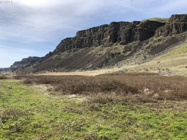 a view of terrace with sky view