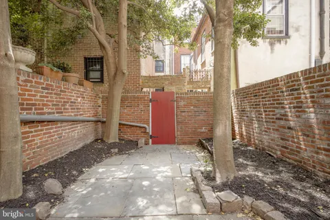 $1,495,000 | 514 Delancey Street, Philadelphia, PA 19106