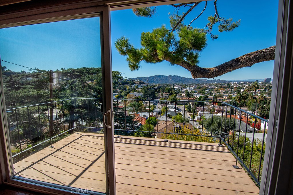 934 Highline Road Los Angeles, CA 90065 - Photo 10 of 43