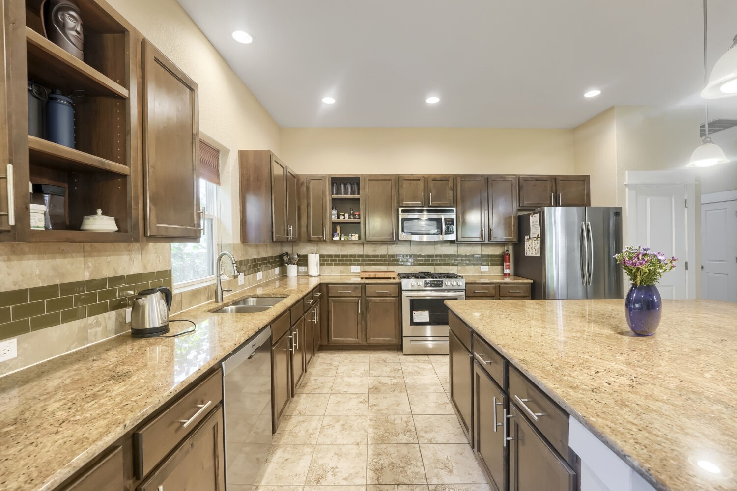 805 Waterfall Way Austin, TX 78753 - Photo 5 of 29 Wall to wall cabinets