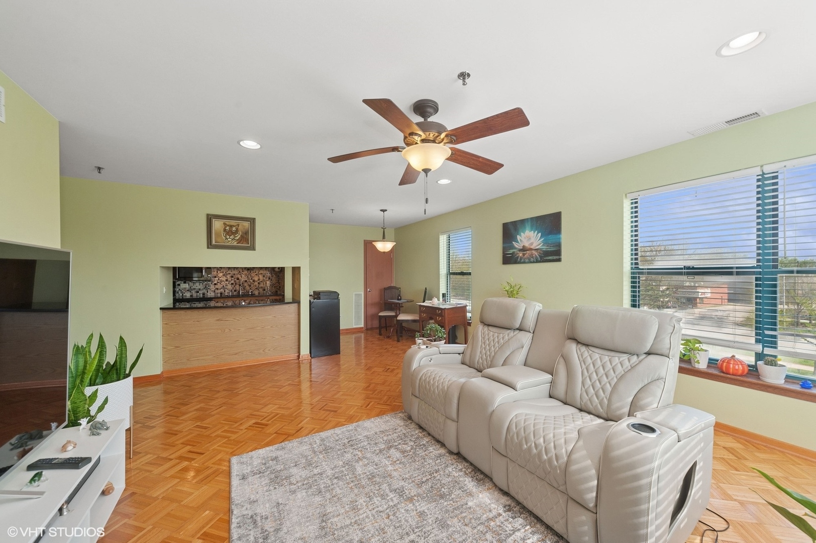 3255 Kirchoff Road, Unit 305 Rolling Meadows, IL 60008 - Photo 3 of 14 Gallery Image 3