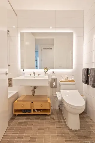 $1,599,000 | 98 Front Street, Unit 9J | DUMBO