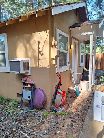 a view of backyard with table and chairs