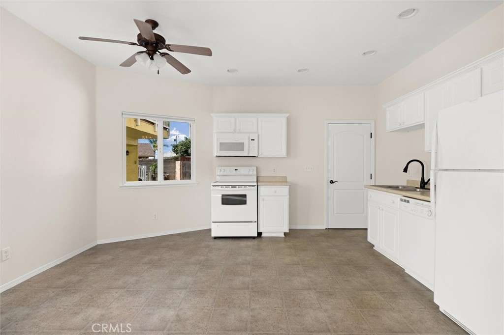 1187 Main Street Morro Bay, CA 93442 - Photo 22 of 33 a view of a kitchen with electric appliances