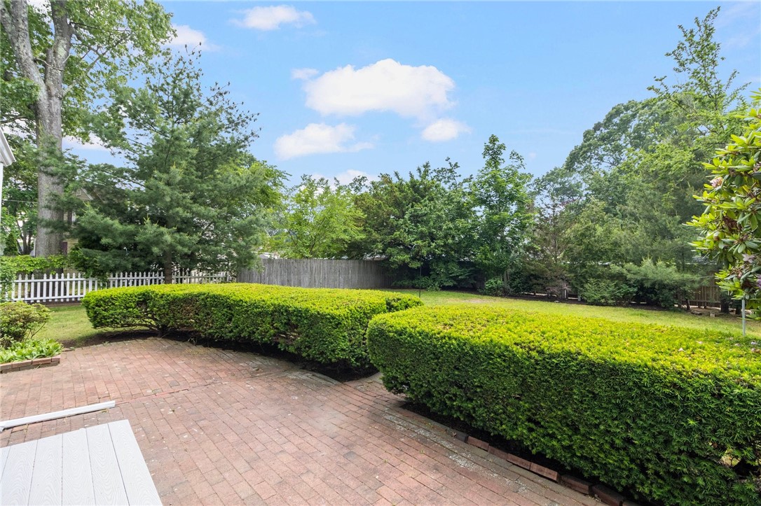 18 Edgehill Road Warwick, RI 02889 - Photo 4 of 28