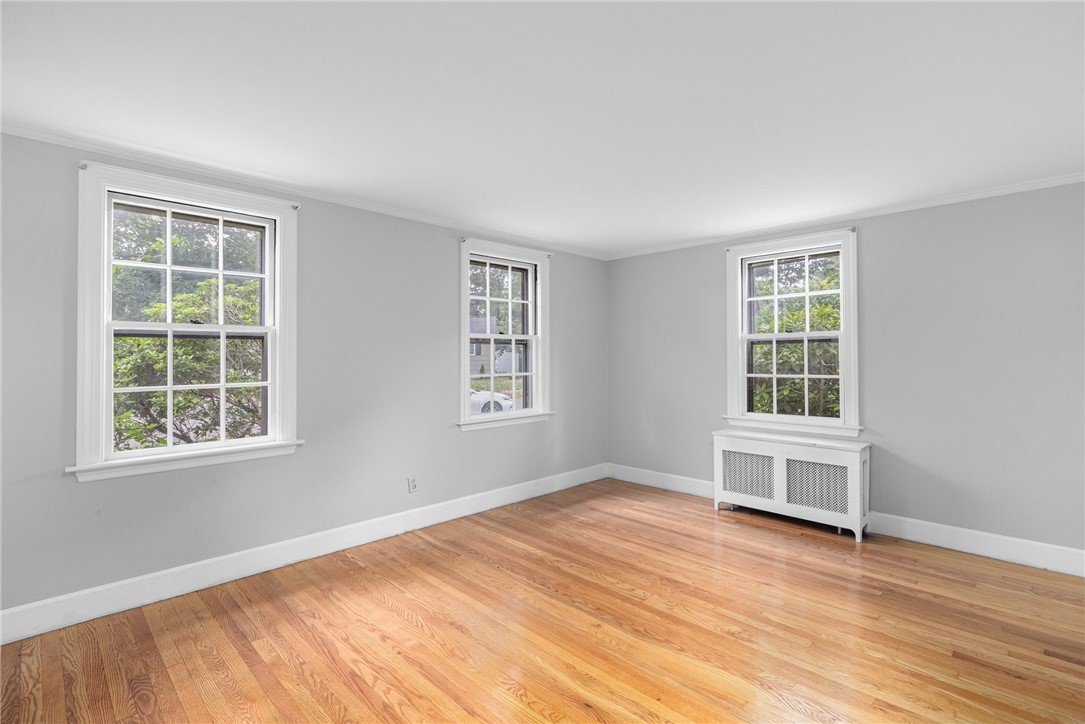 18 Edgehill Road Warwick, RI 02889 - Photo 8 of 28