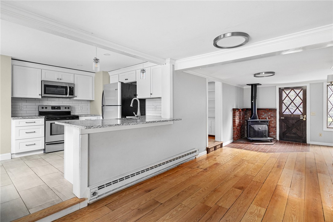 18 Edgehill Road Warwick, RI 02889 - Photo 9 of 28