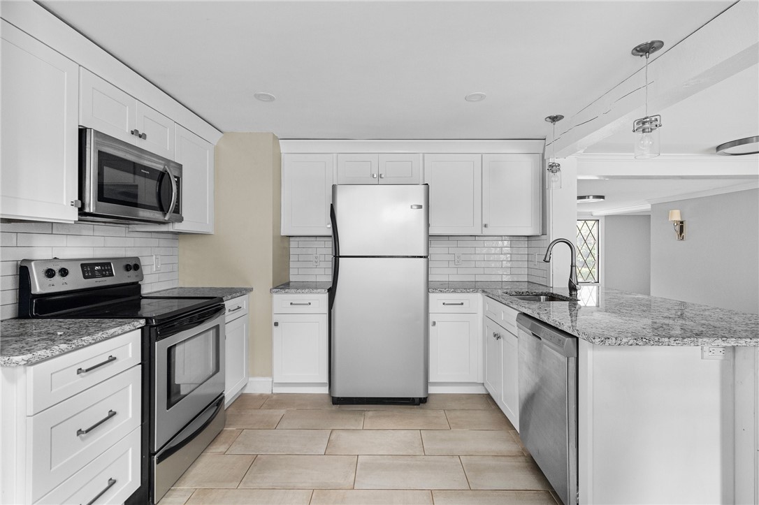 18 Edgehill Road Warwick, RI 02889 - Photo 10 of 28