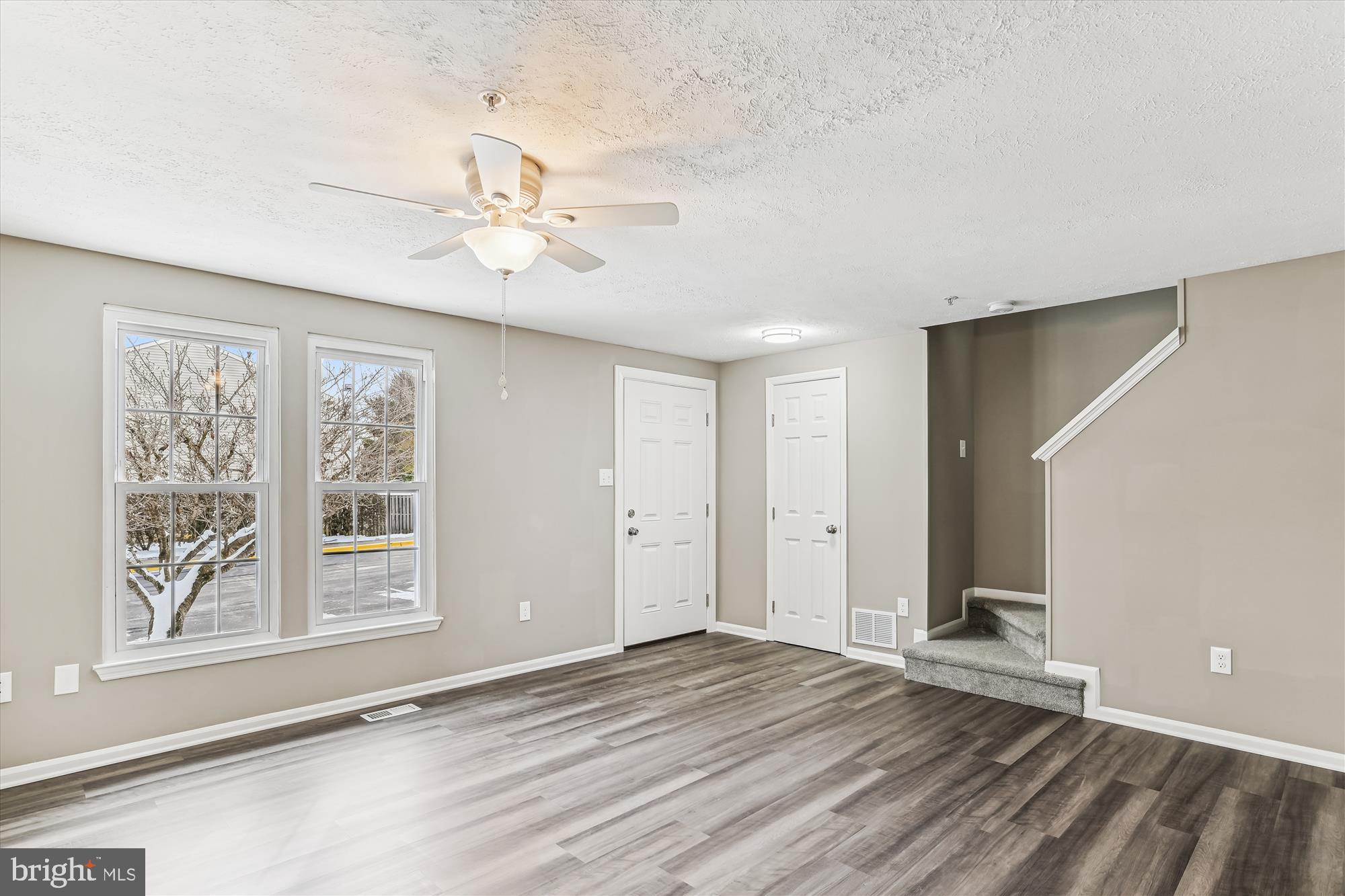 1266 Quaker Ridge Drive Arnold, MD 21012 - Photo 5 of 37 Living Room