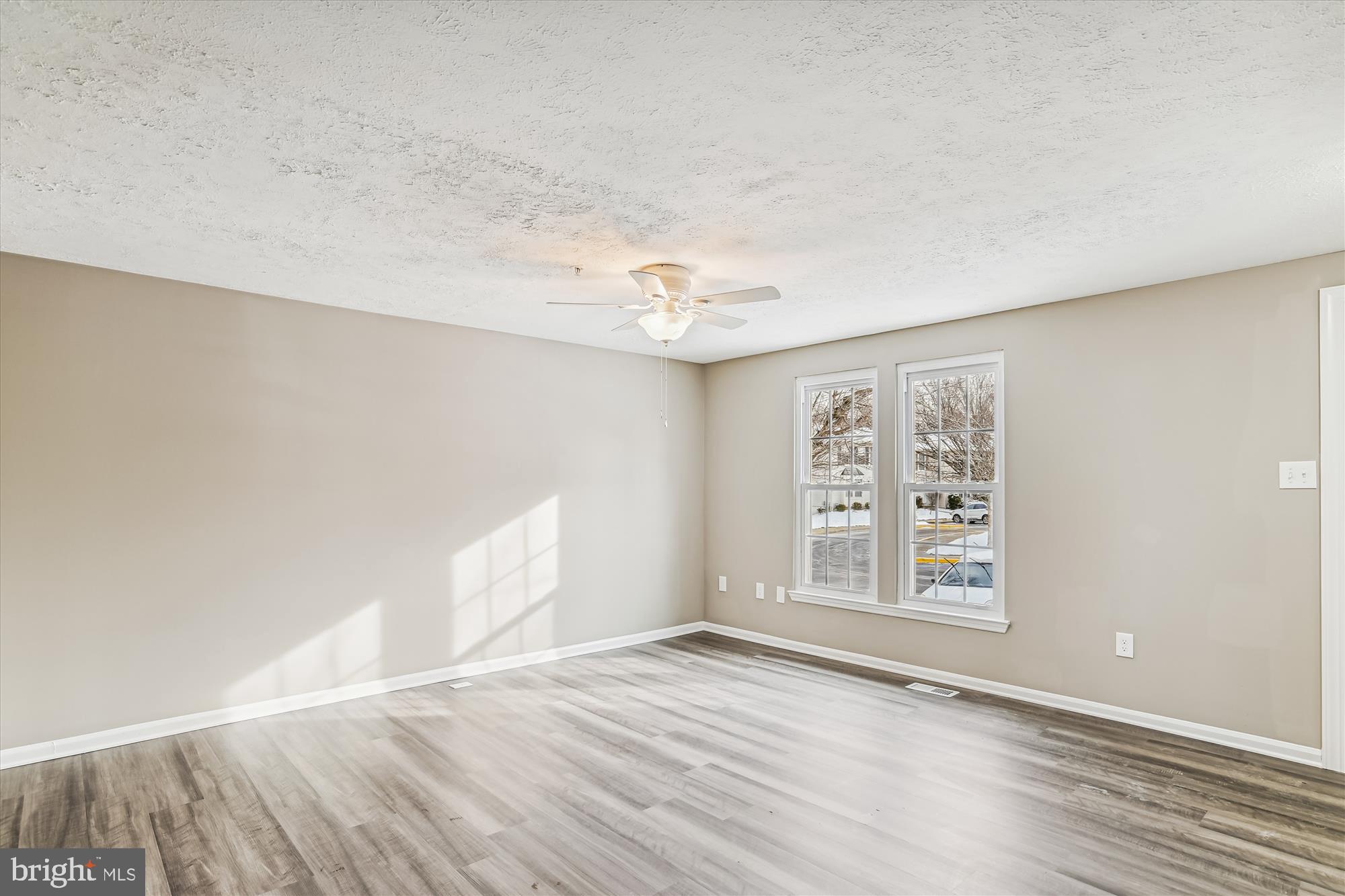 1266 Quaker Ridge Drive Arnold, MD 21012 - Photo 6 of 37 Living Room
