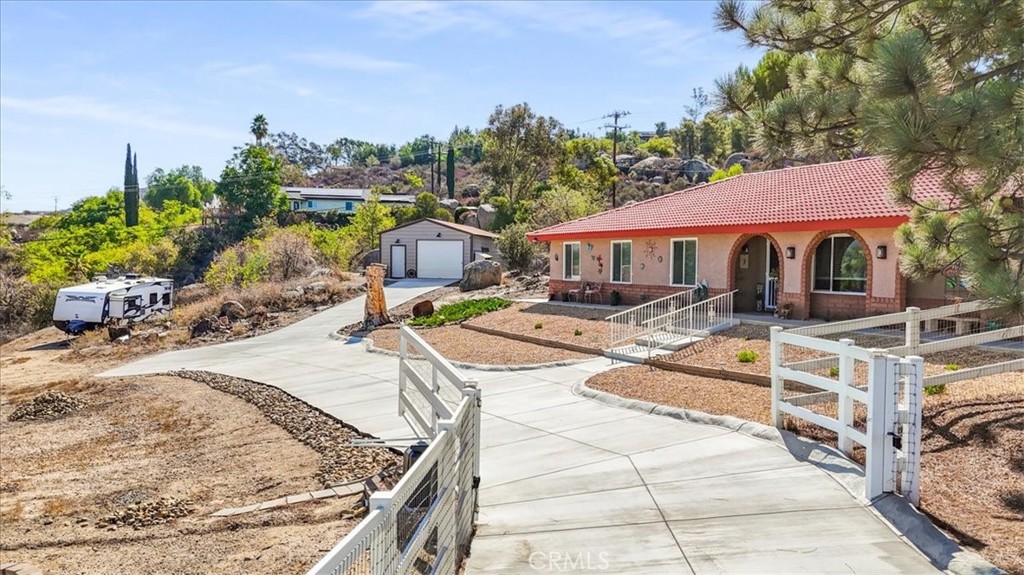 28300 Rawlings Road Hemet, CA 92544 - Photo 3 of 65