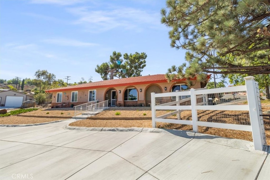 28300 Rawlings Road Hemet, CA 92544 - Photo 5 of 65