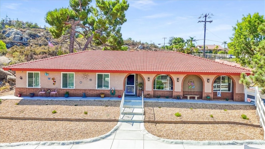 28300 Rawlings Road Hemet, CA 92544 - Photo 7 of 65