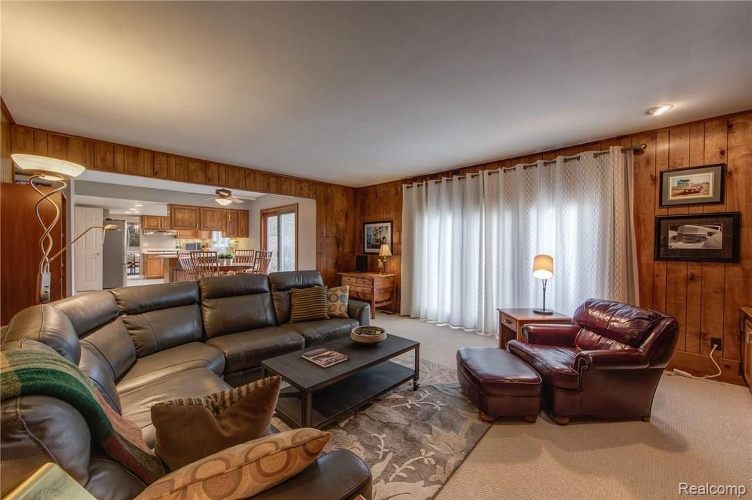 46670 Strathmore Road Plymouth, MI 48170 - Photo 18 of 41 familyroom.jpg