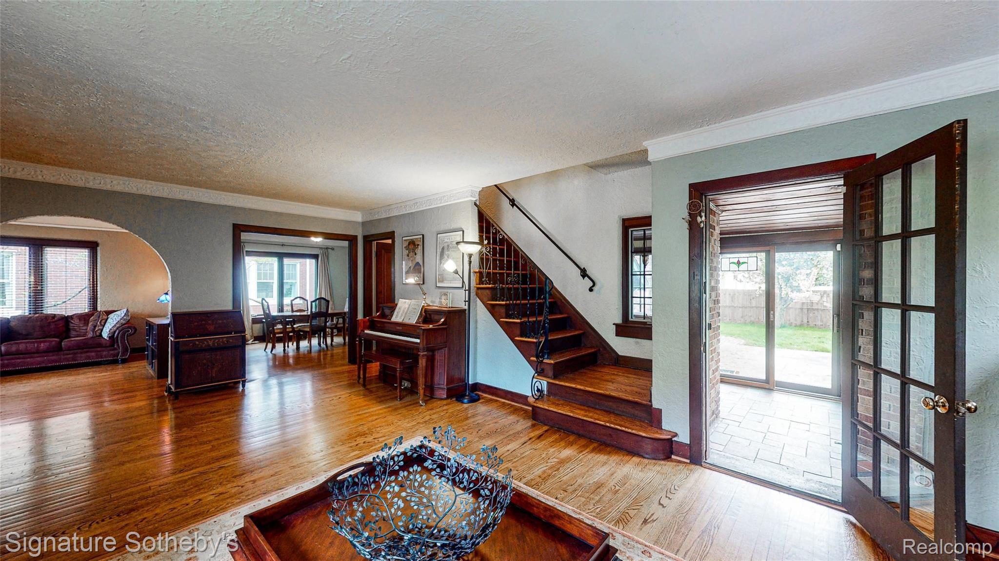 1024 Nottingham Road Grosse Pointe, MI 48230 - Photo 18 of 38 Living Room (3).jpg