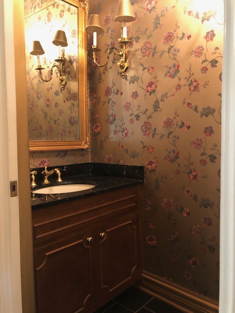 1721 Wagner Road Glenview, IL 60025 - Photo 14 of 17 a view of a bathroom
