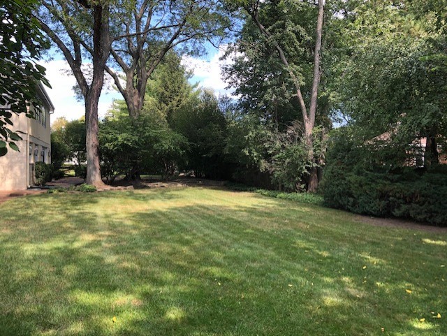1721 Wagner Road Glenview, IL 60025 - Photo 7 of 17 a view of outdoor space and yard