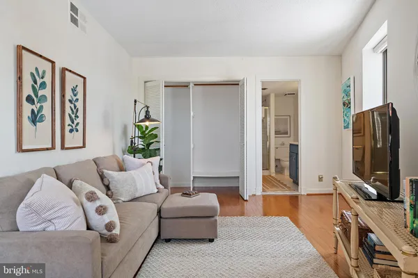 $3,200 | 100 Severn Avenue, Unit 206, Annapolis, MD 21403