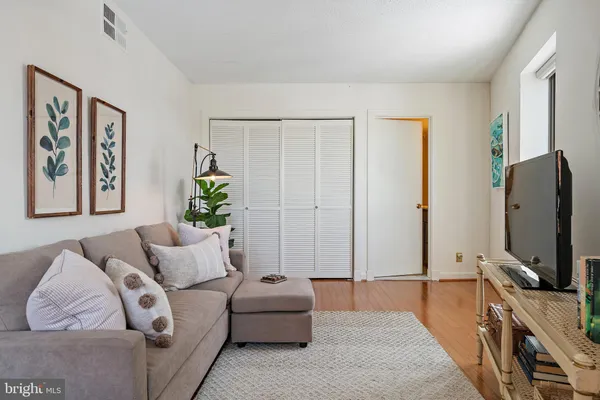 $3,200 | 100 Severn Avenue, Unit 206, Annapolis, MD 21403