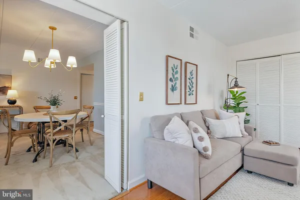 $3,200 | 100 Severn Avenue, Unit 206, Annapolis, MD 21403