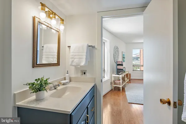 $3,200 | 100 Severn Avenue, Unit 206, Annapolis, MD 21403