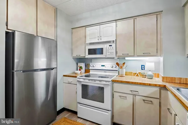 $3,200 | 100 Severn Avenue, Unit 206, Annapolis, MD 21403